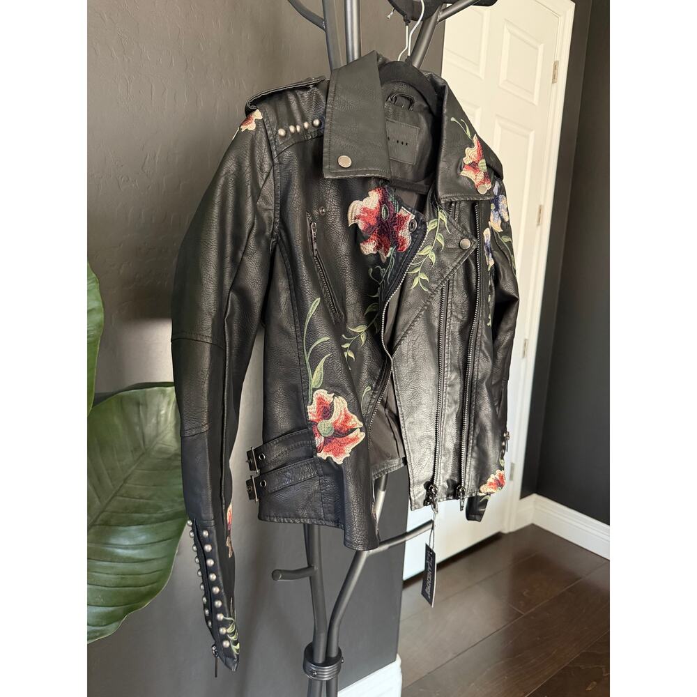 🌹 BlankNYC Embroidered Moto Jacket – NWT – Floral Studded Faux Leather – Size M - Picture 3 of 5